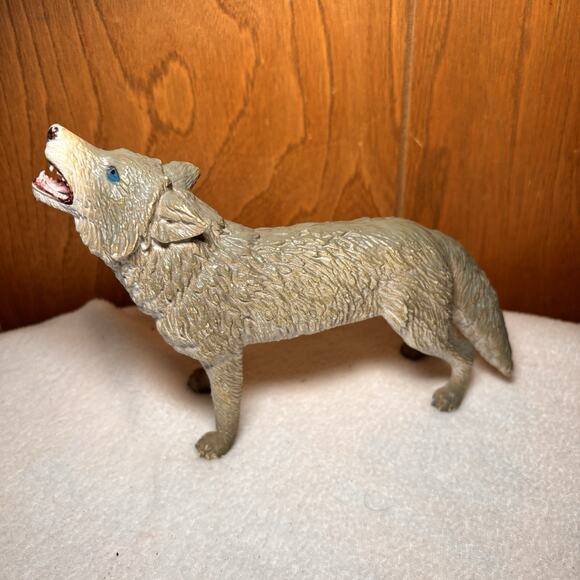 AAA Wolf Howling Figurine Gray Animal Toy Figure Collectible - Picture 2 of 5